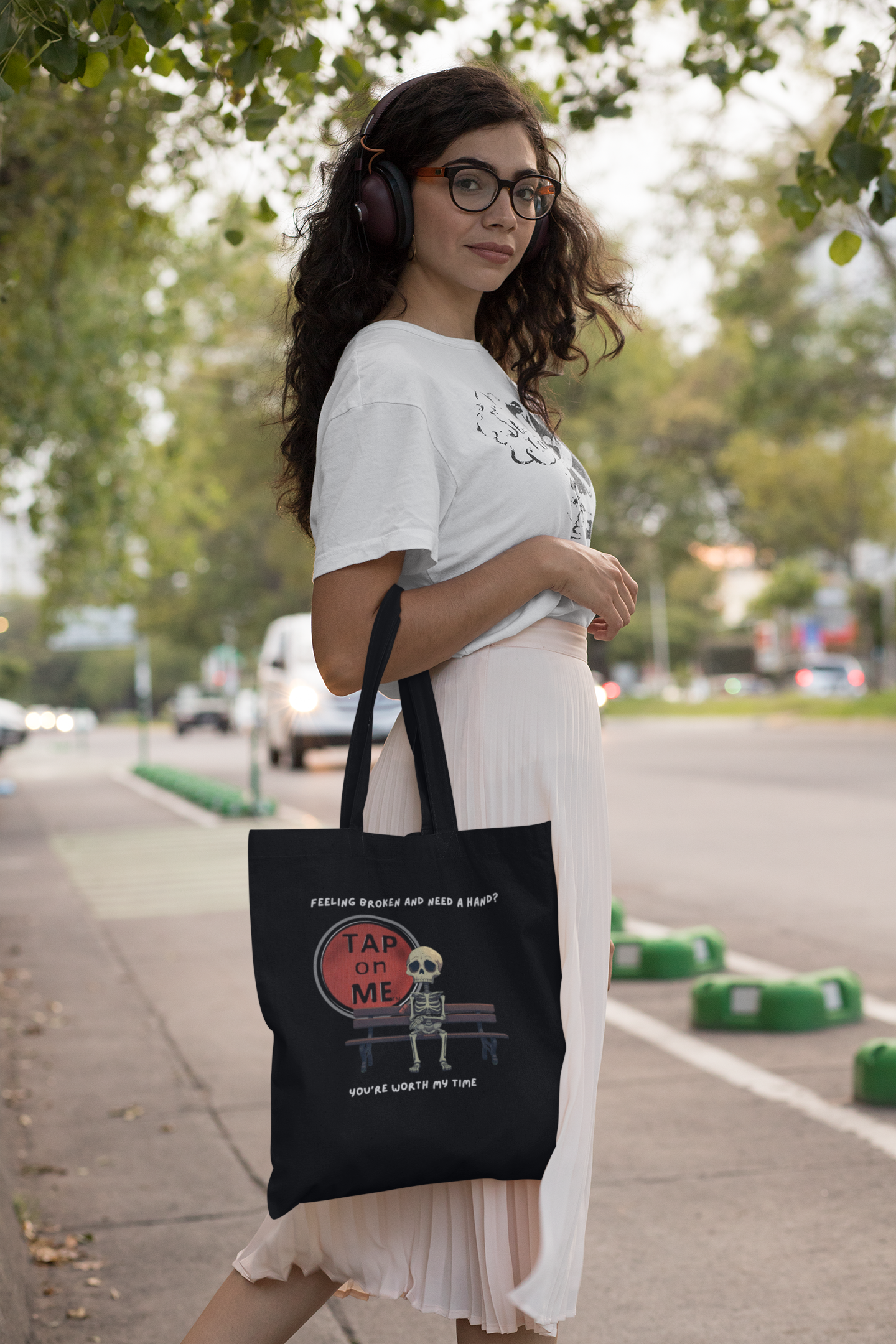 (e51639) Feeling broken and need a hand? tote bag